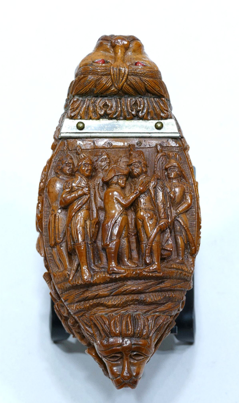 Snuff box lid carved with Napoleon and military officers